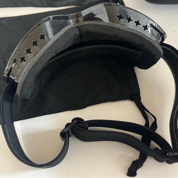 Gently used Men’s Louis Vuitton Designer Ski Goggles Monogram LV - Picture 7 of 8